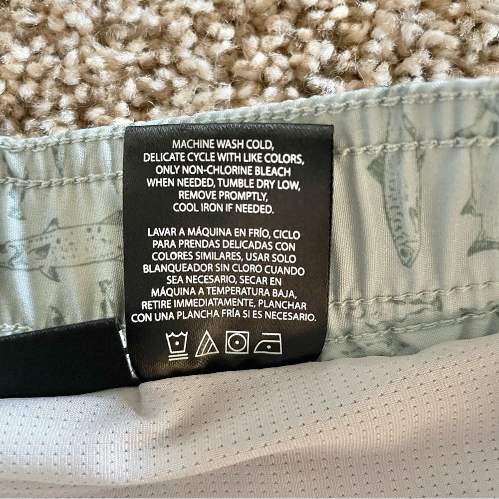 Eddie Bauer Volley Swim Trunks Shorts Men’s L Light Blue Fish Print 8” Inseam - Picture 13 of 13